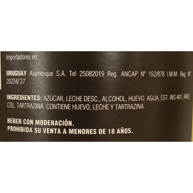 Licor-TRES-PLUMAS-huevo