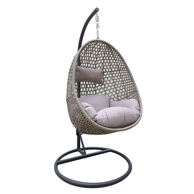 Hamaca-colgante-en-ratan-con-almohadon