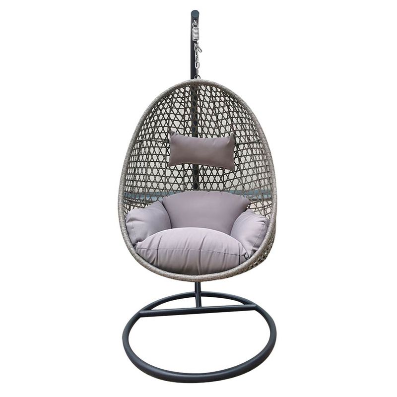 Hamaca-colgante-en-ratan-con-almohadon