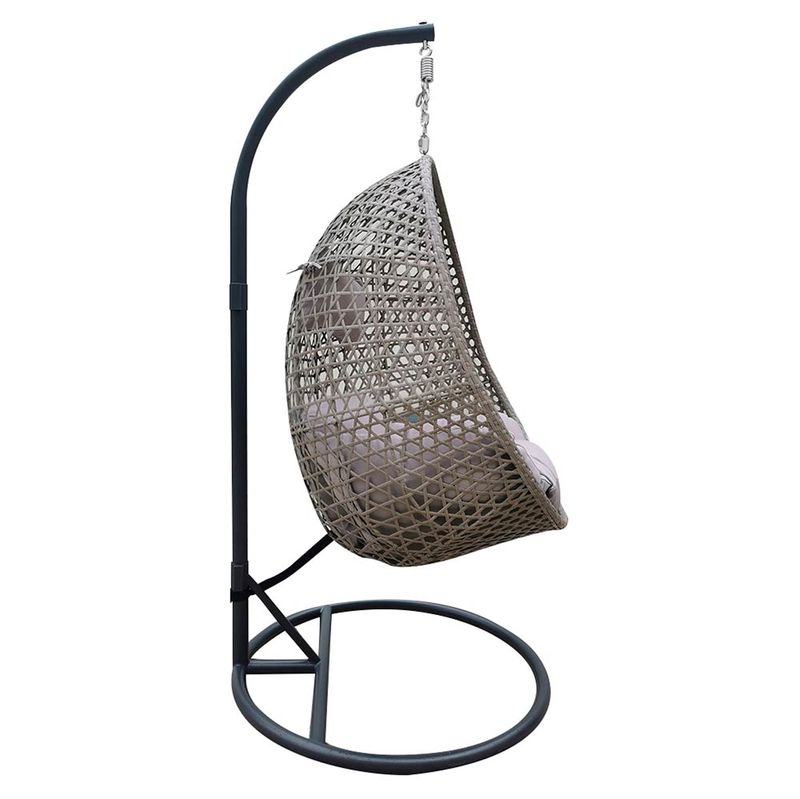 Hamaca-colgante-en-ratan-con-almohadon