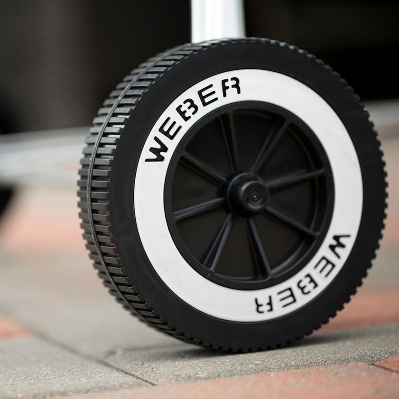 Barbacoa-a-carbon-18-Pulgadas-con-ruedas-WEBER