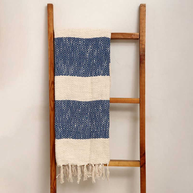 Throw-en-algodon-130-x-170-cm-azul-con-blanco